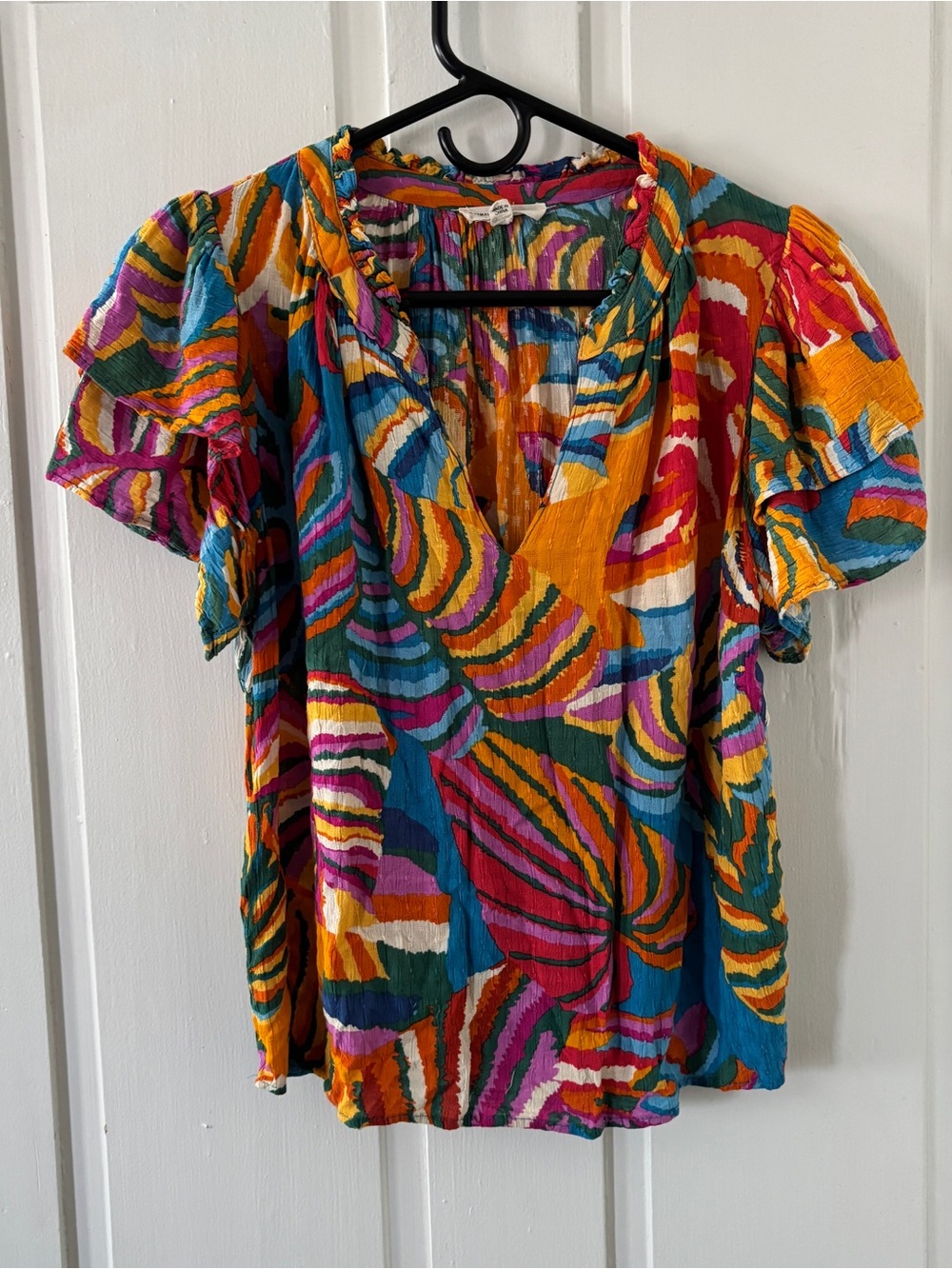 Christian Siriano Flowy Bold Tropical Boho Split Neck Flutter Sleeve Blouse